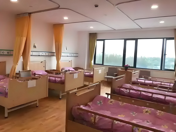 队记调侃：杨瀚森选秀大会的炸鸡是不是原本要等到19顺位前吃完？